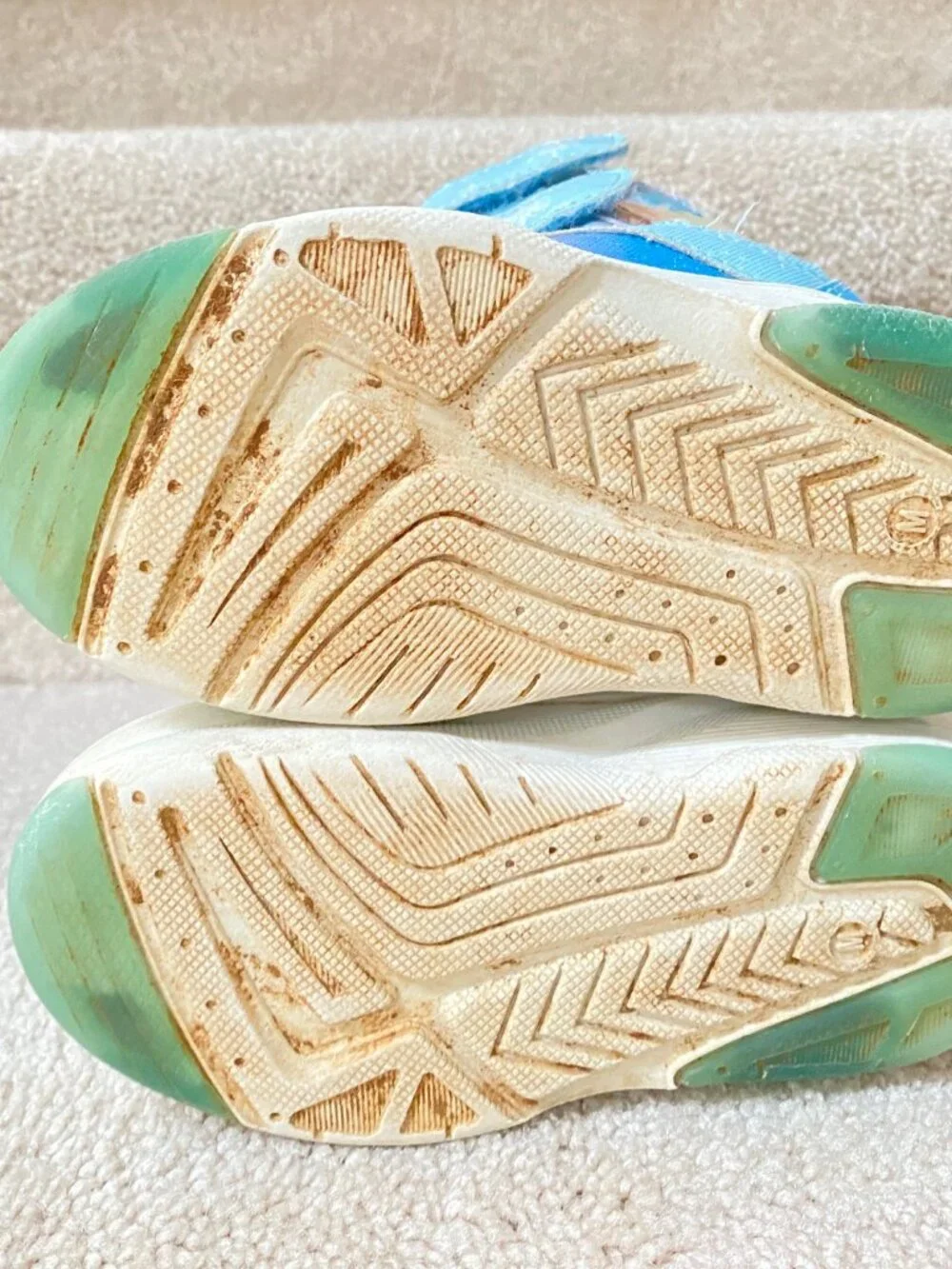 Frozen Boots Size 7/8 Toddler Girls Athletic Sneakers Size 9